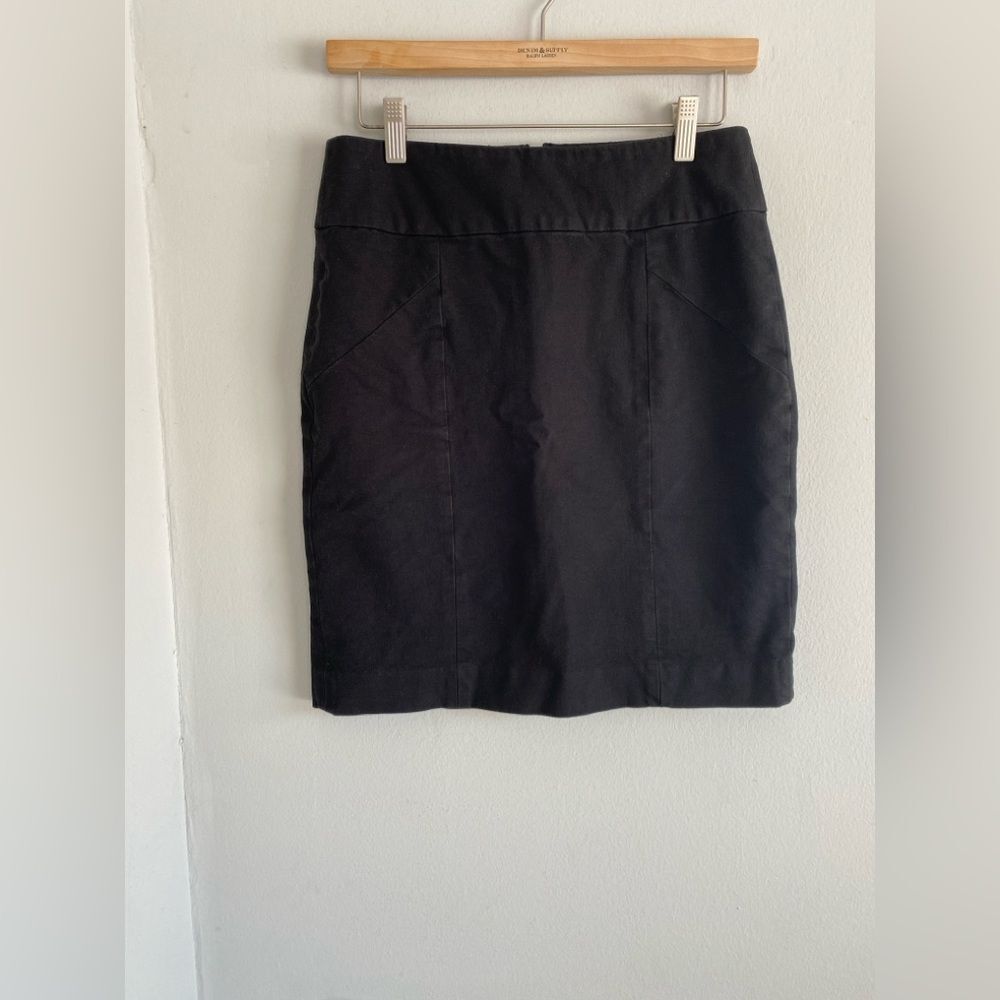 Banana Republic Black Pencil Skirt Back Zipper & Slit Lined Size 2